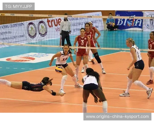 女排自由人飞身救球太拼，尽显巾帼风采